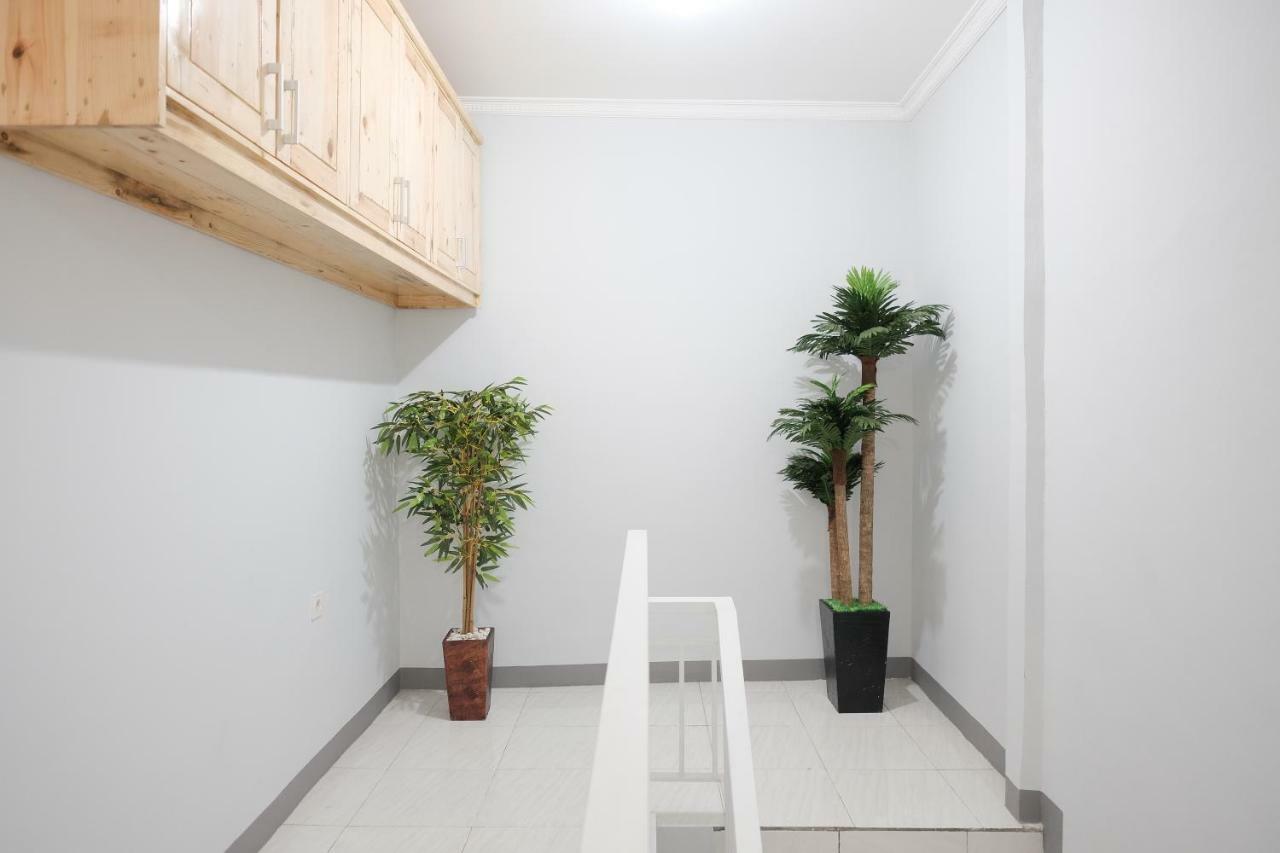 Reddoorz Syariah Near Siloam Hospital Kebon Jeruk Hotel Jakarta Luaran gambar